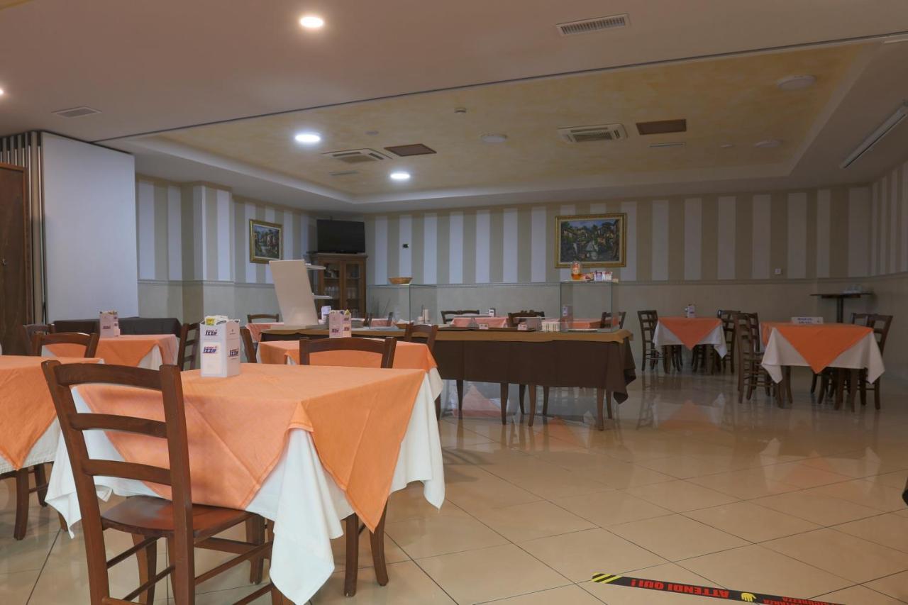 La Piana Hotel Tito Extérieur photo