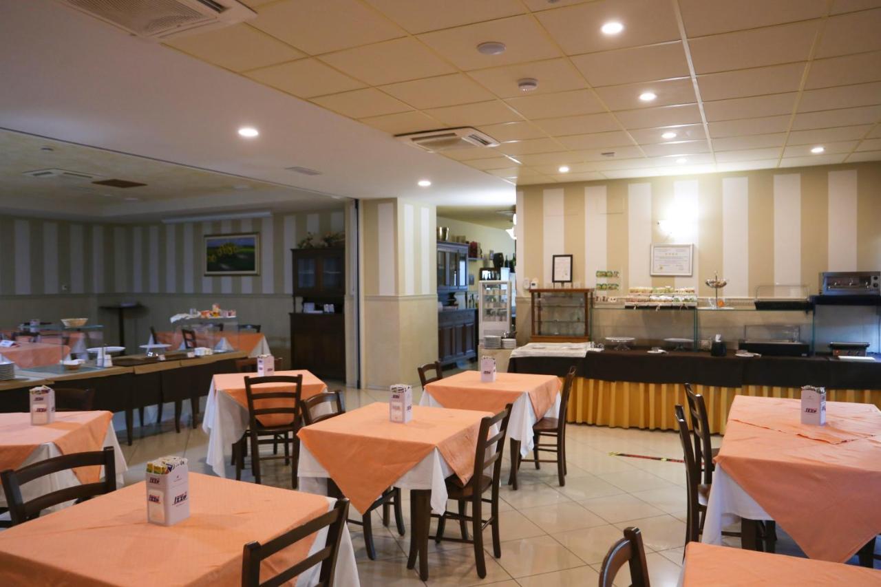 La Piana Hotel Tito Extérieur photo